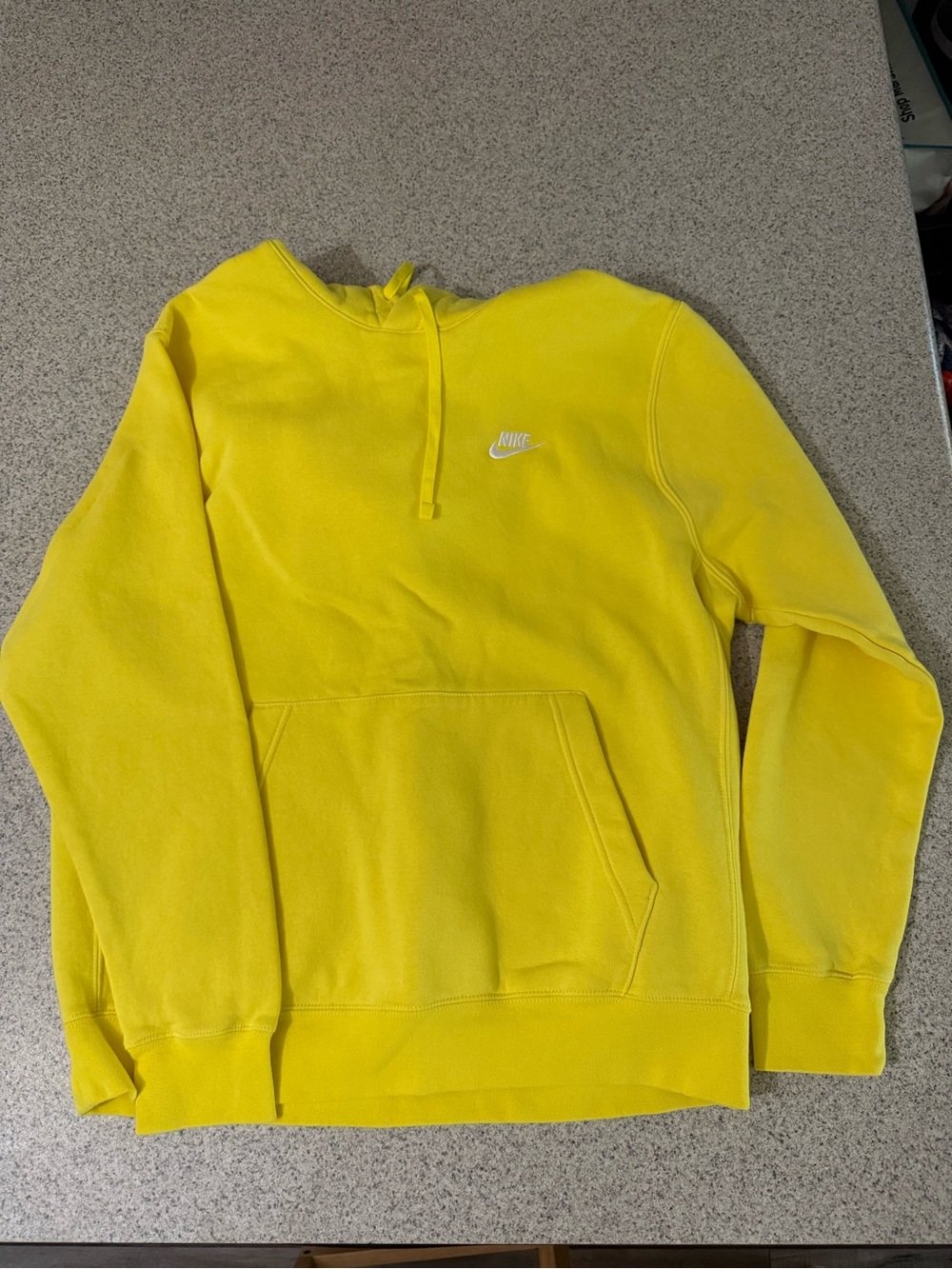 Nike Men’s Yellow Crewneck Sweatshirt with Small White Logo